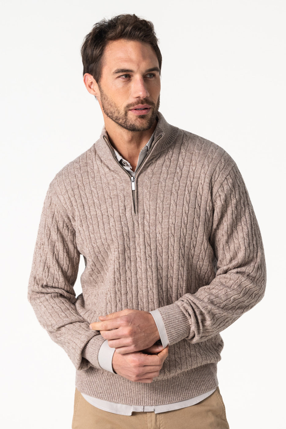 Jersey hombre cuello semicisne cremallera trenzado beige