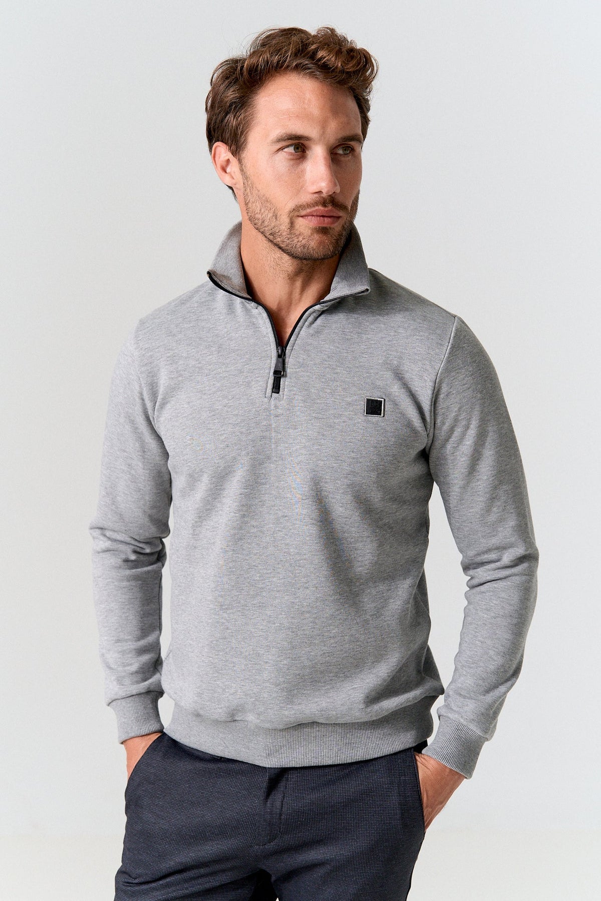 Sudadera hombre cuello cremallera gris