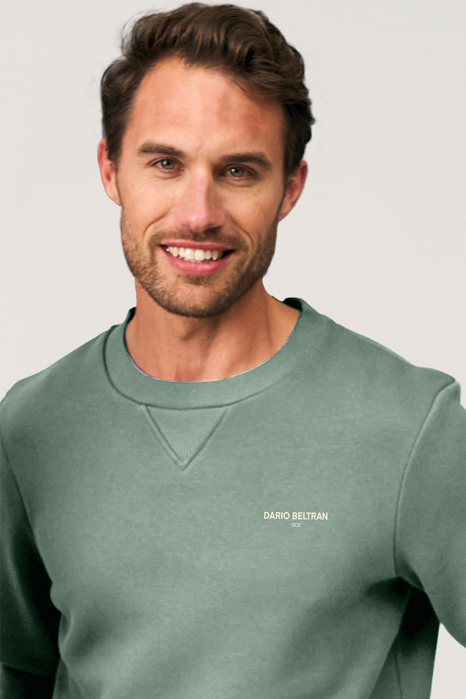 Sudadera verde cuello redondo