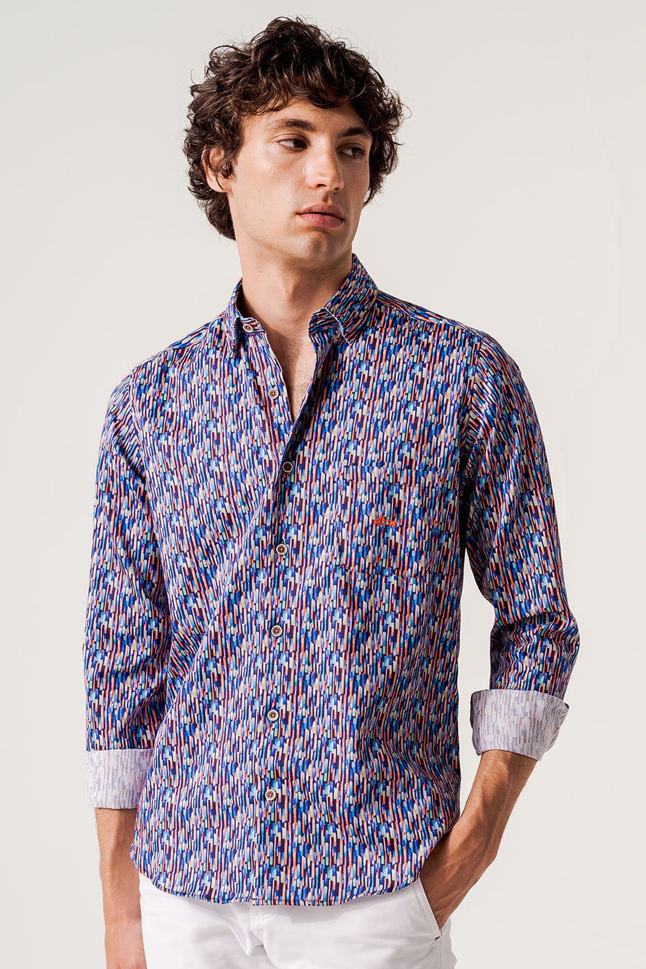 Camisa regular fit estampado pinceladas pastel