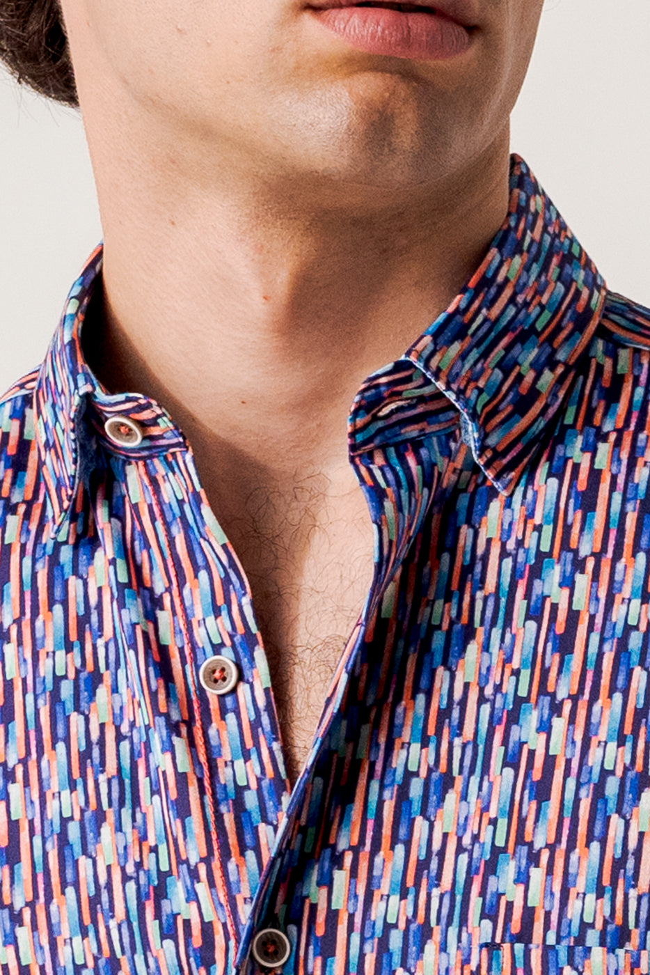 Camisa regular fit estampado pinceladas pastel