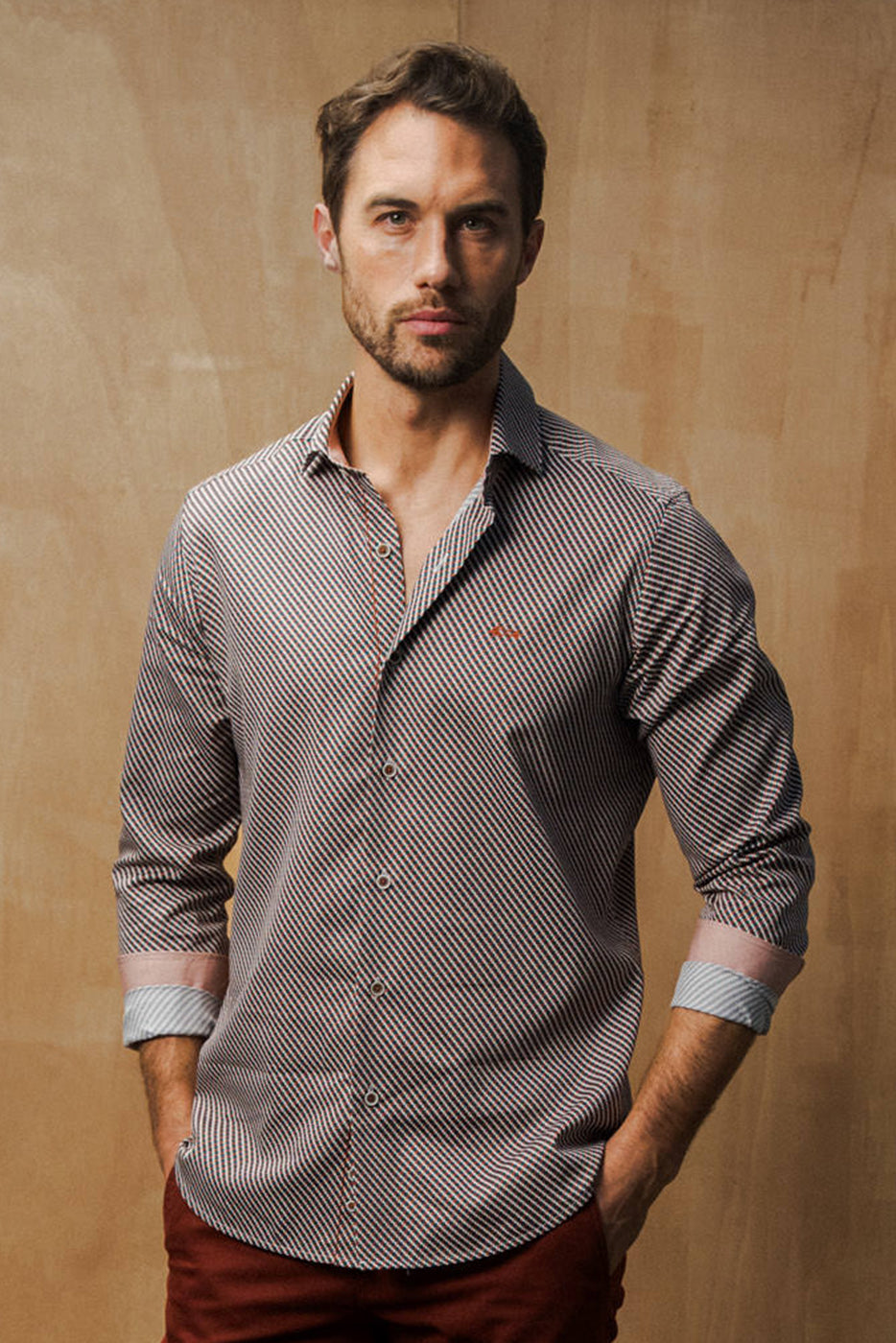 Camisa hombre slim fit estampado geométrico