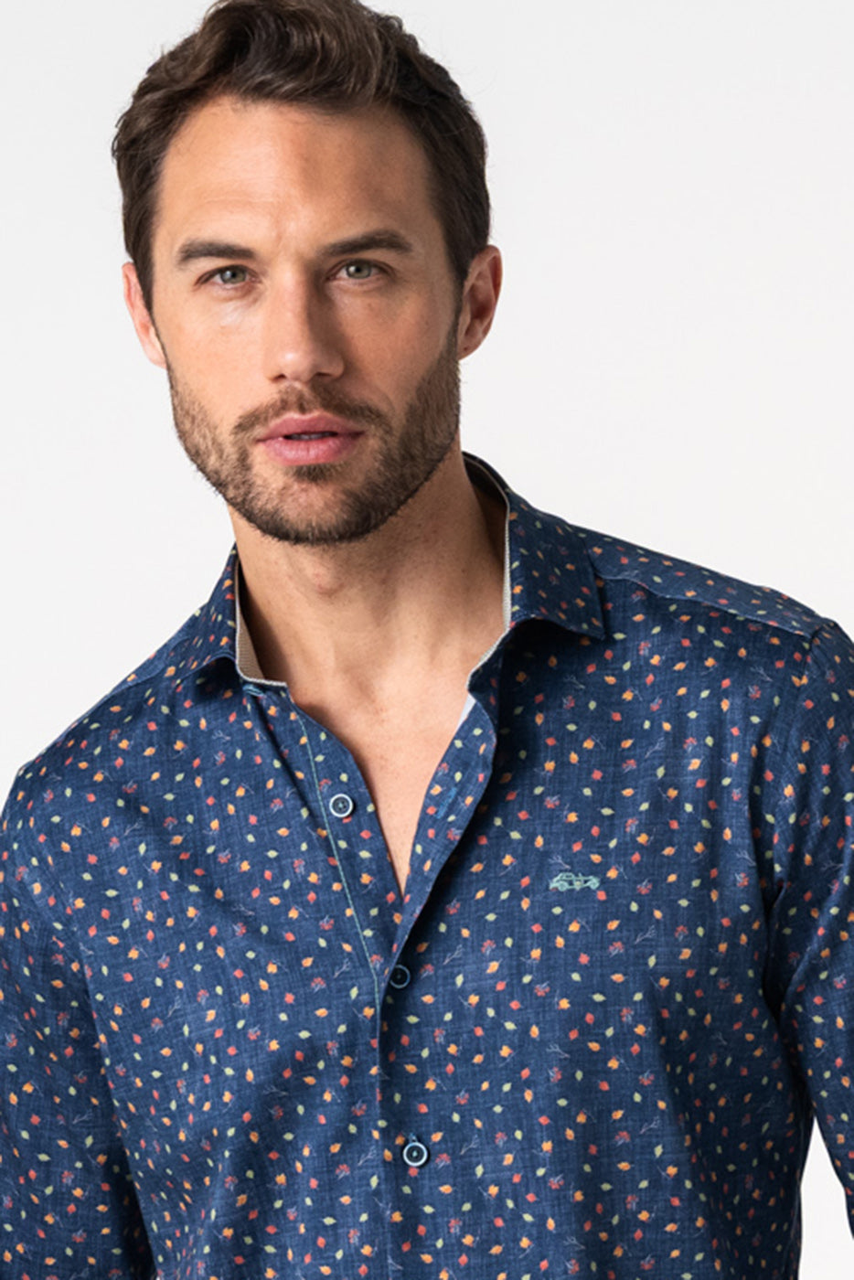 Camisa hombre slim fit estampado hojas