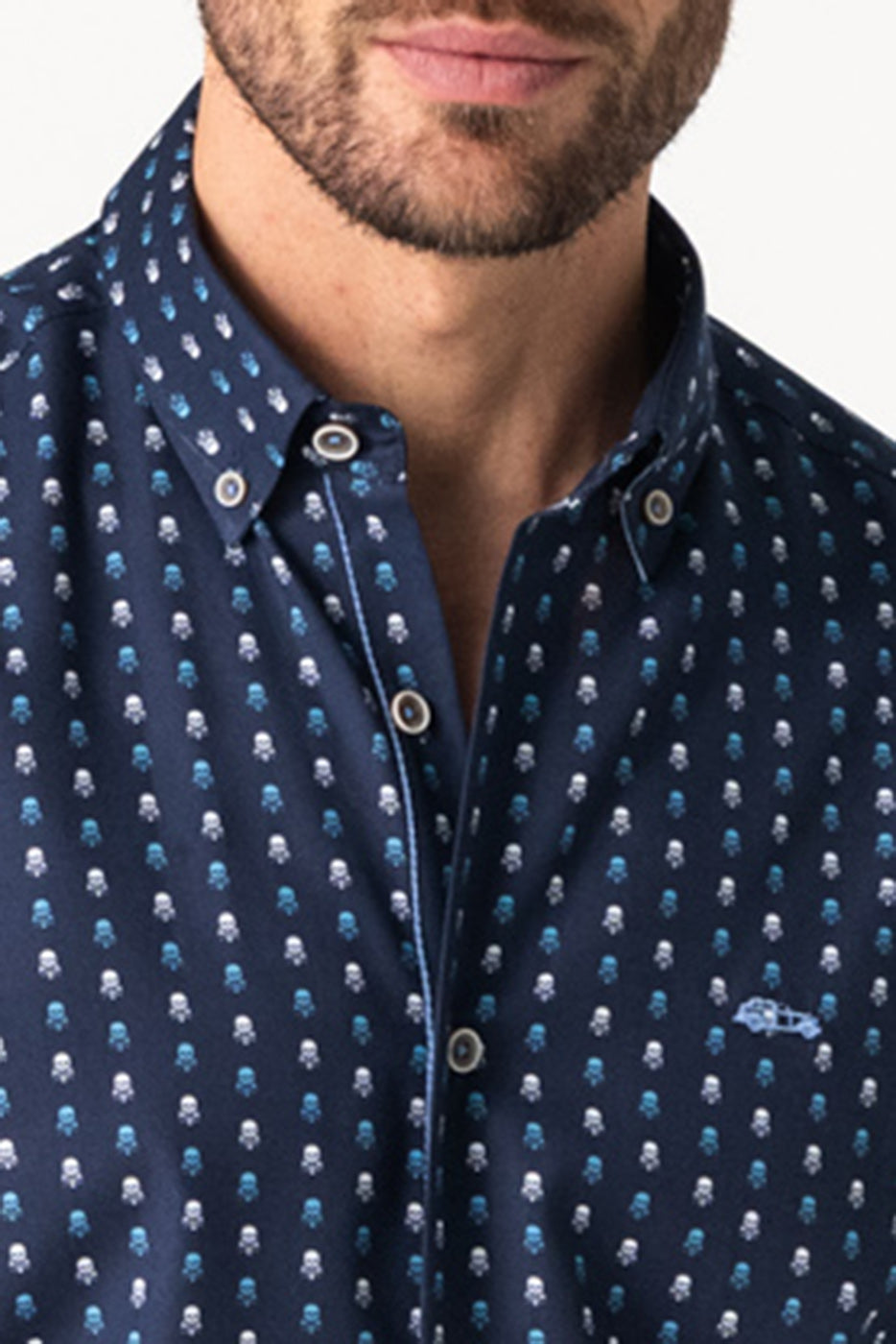 Camisa estampado calaveras slim fit fondo marino