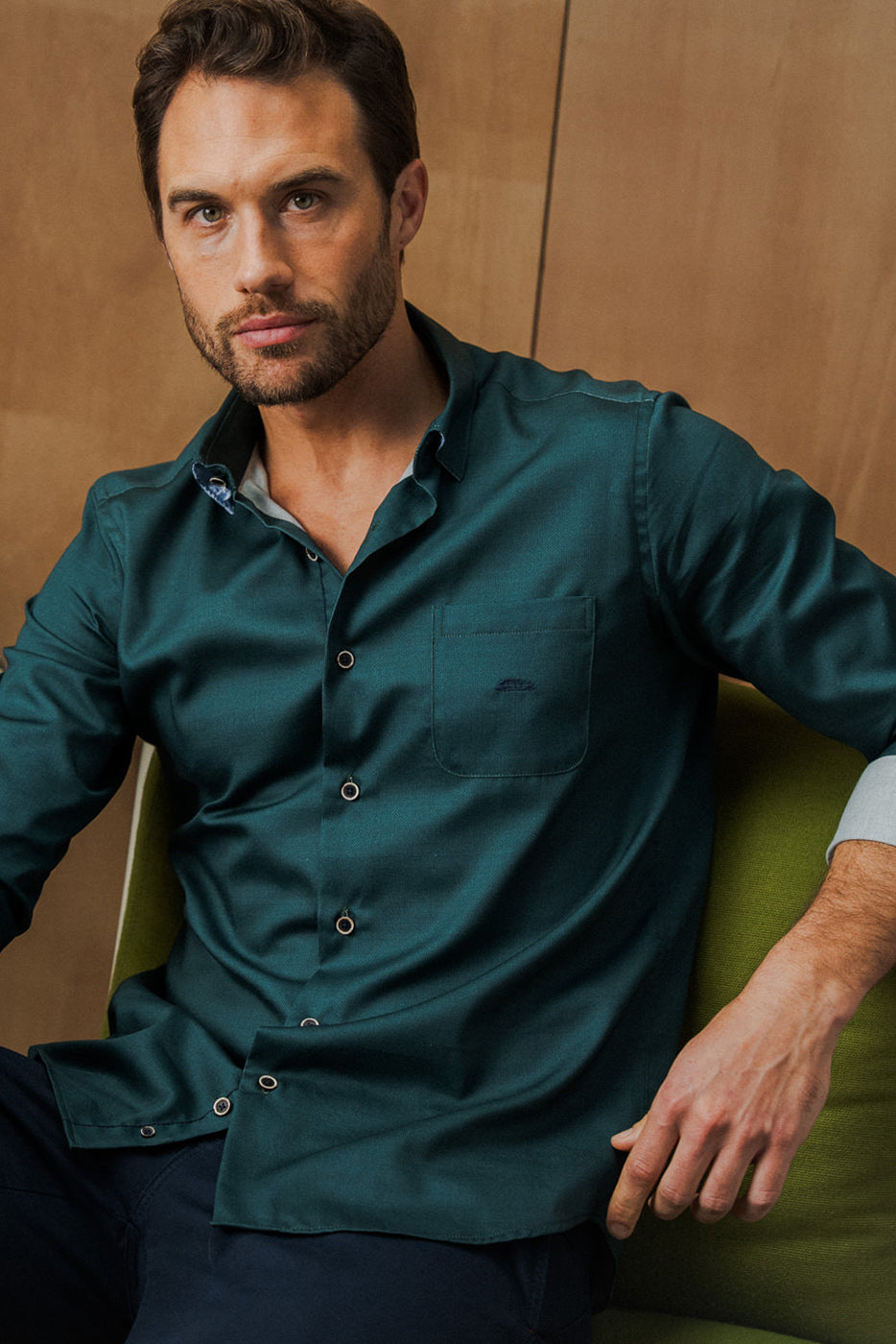 Camisa hombre con bolsillo verde