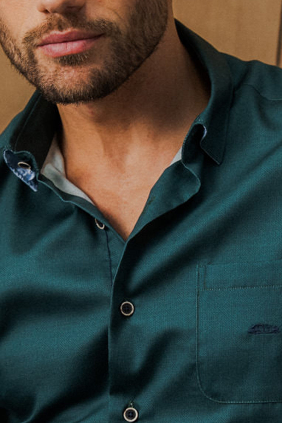Camisa hombre con bolsillo verde