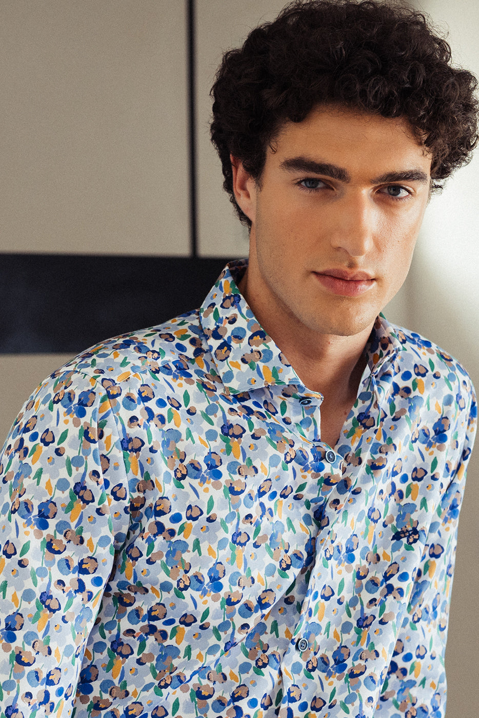 Camisa hombre regular fit estampado floral abstracto