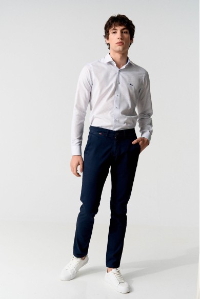 CHINO MARINO SLIM FIT ESTRUCTURA ELÁSTICA