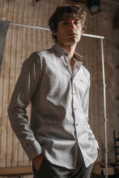 CAMISA SLIM FIT ESTAMPADO CALAVERAS