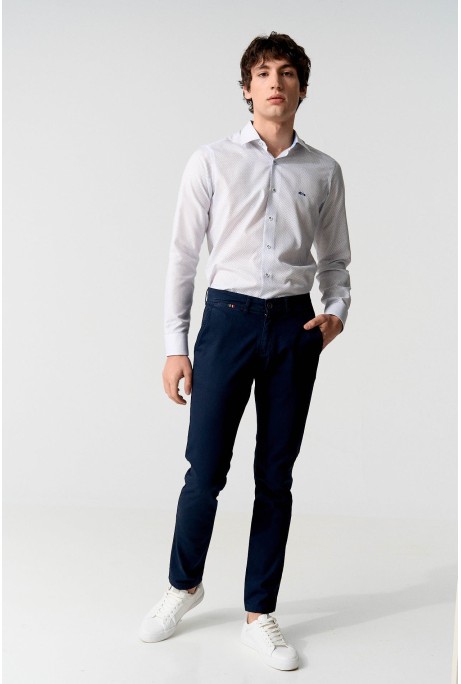 CHINO MARINO SLIM FIT ESTRUCTURA ELÁSTICA