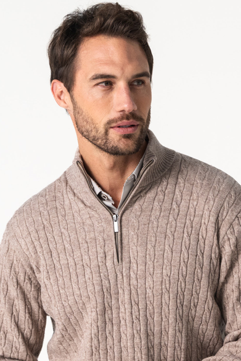 Jersey hombre cuello semicisne cremallera trenzado beige