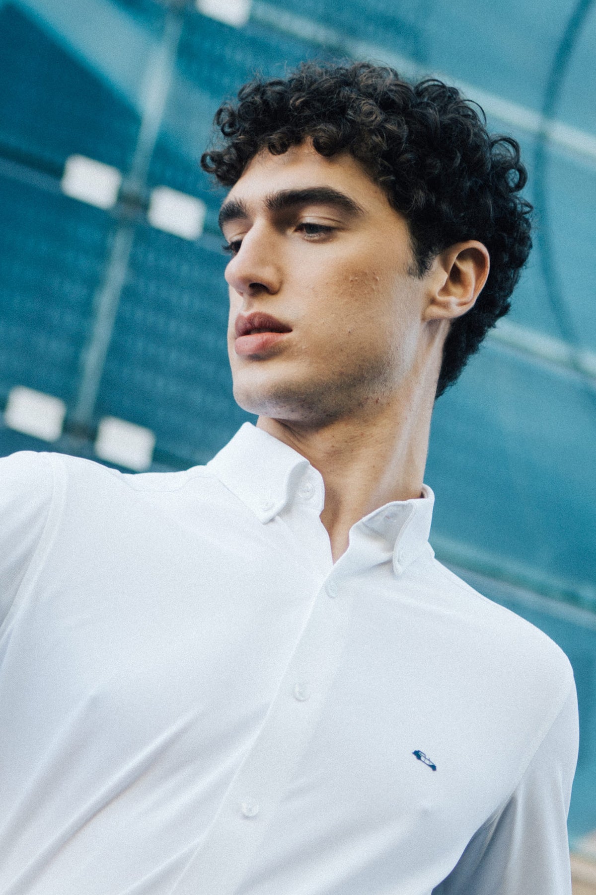 CAMISA BIELÁSTICA REGULAR FIT FALSO LISO BLANCA