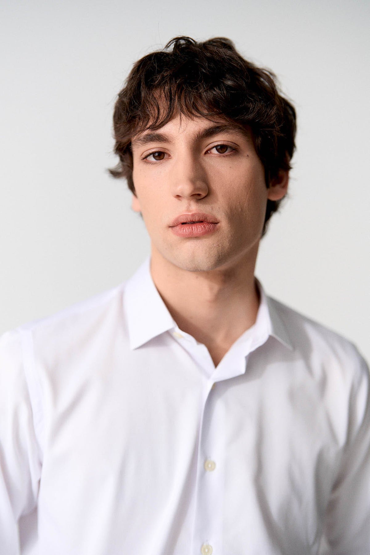 Camisa blanca básica vestir hombre