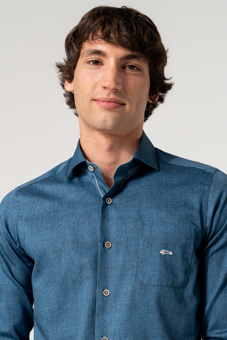 Camisa estampada hombre en marino con bolsillo 