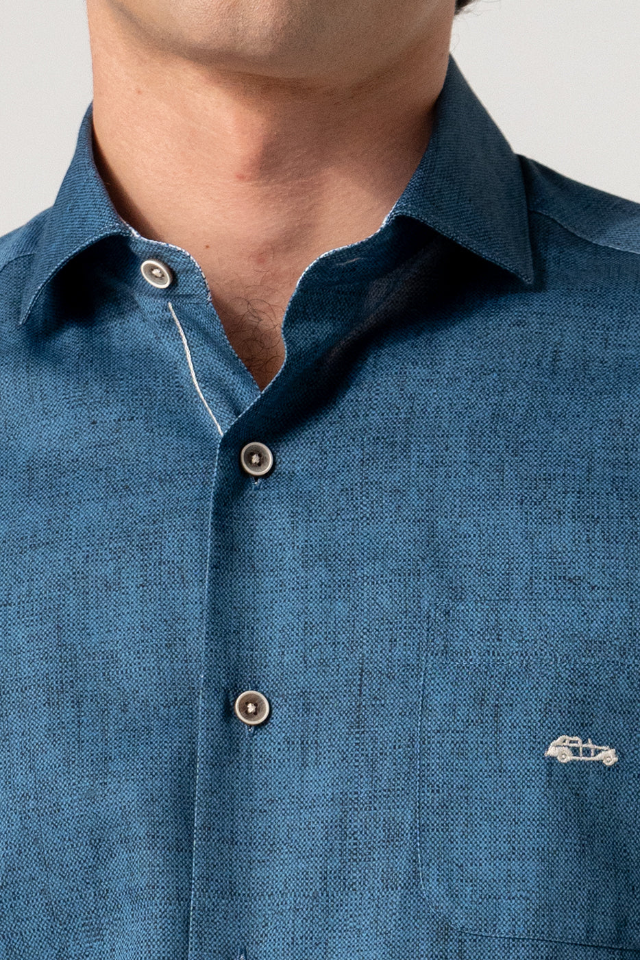 Camisa estampada hombre en marino con bolsillo 