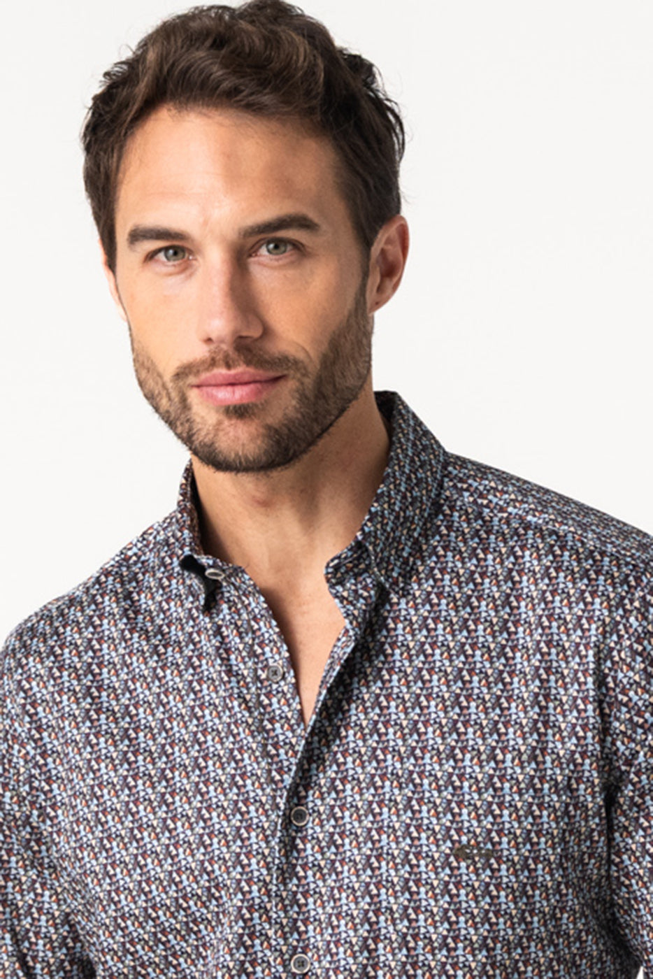 Camisa estampado triángulos hombre