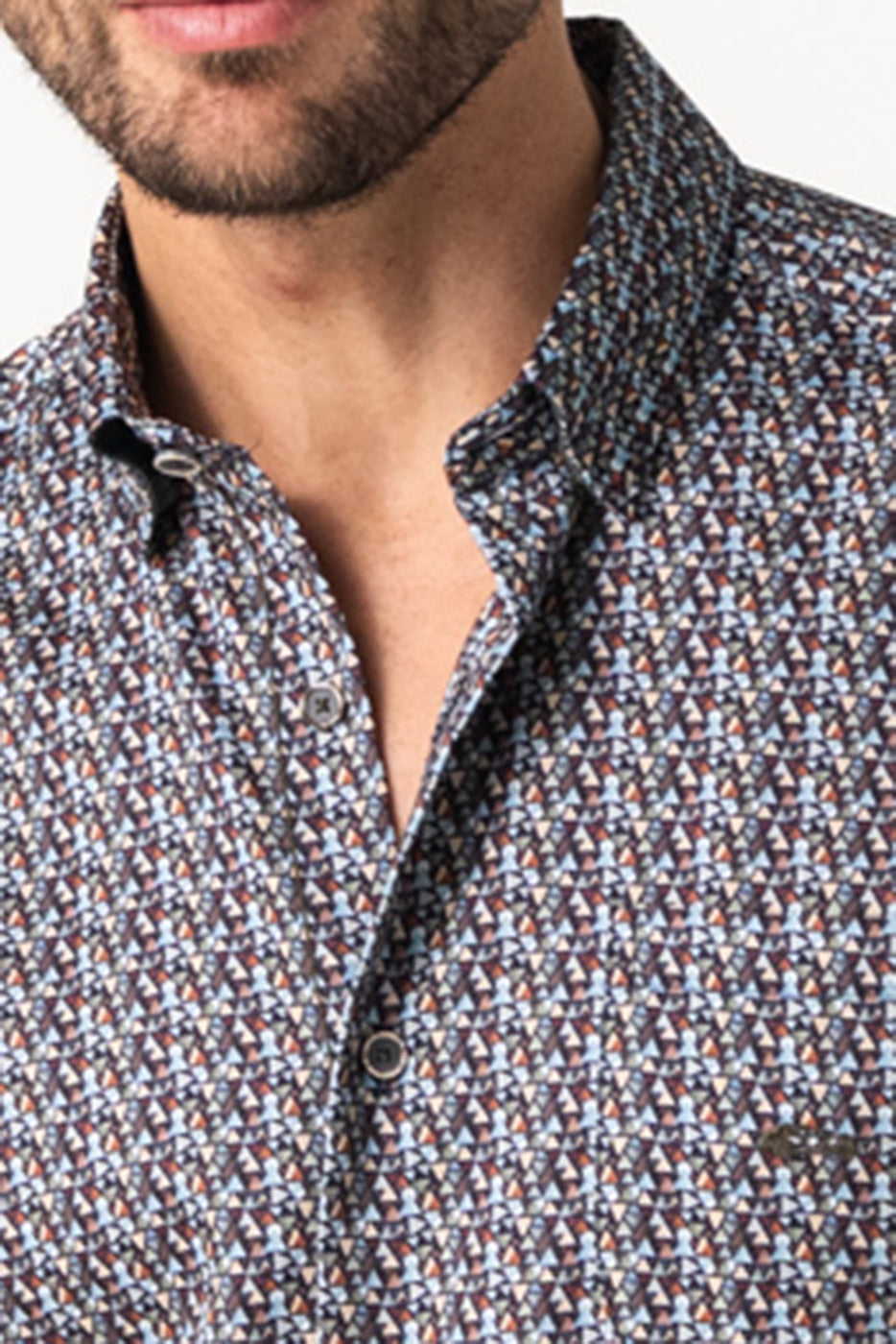 Camisa estampado triángulos hombre