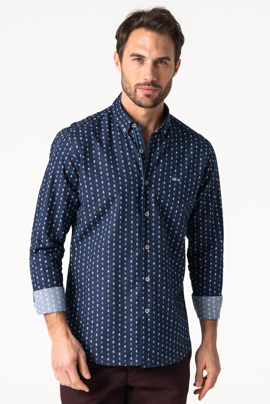 Camisa estampado calaveras slim fit fondo marino