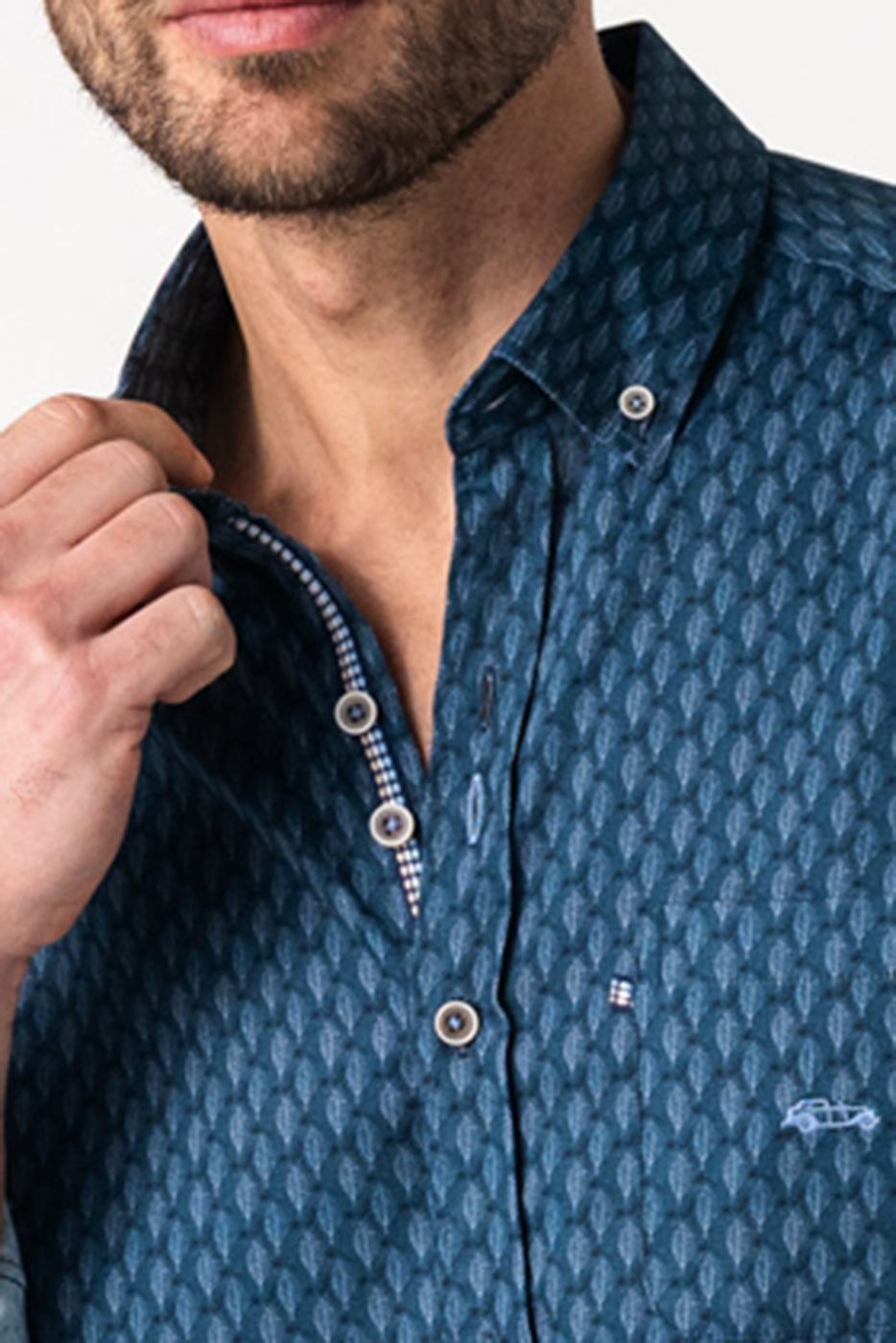 Camisa hombre estampado hojas marino con bolsillo