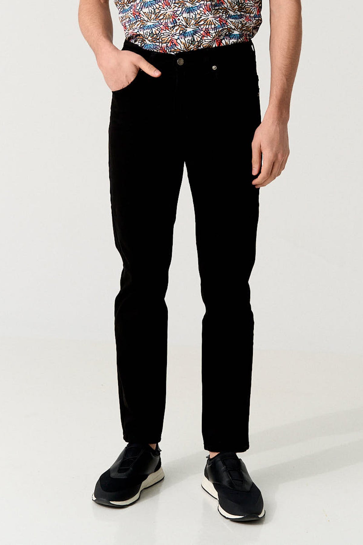 BLACK STRETCH DENIM PANTS