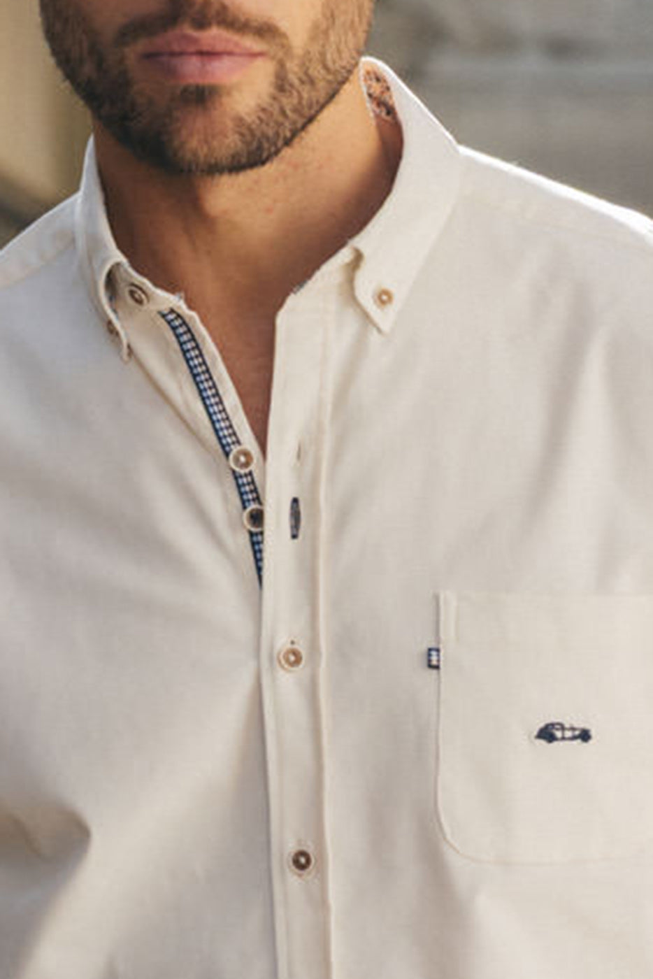 Camisa hombre micropana beige con bolsillo
