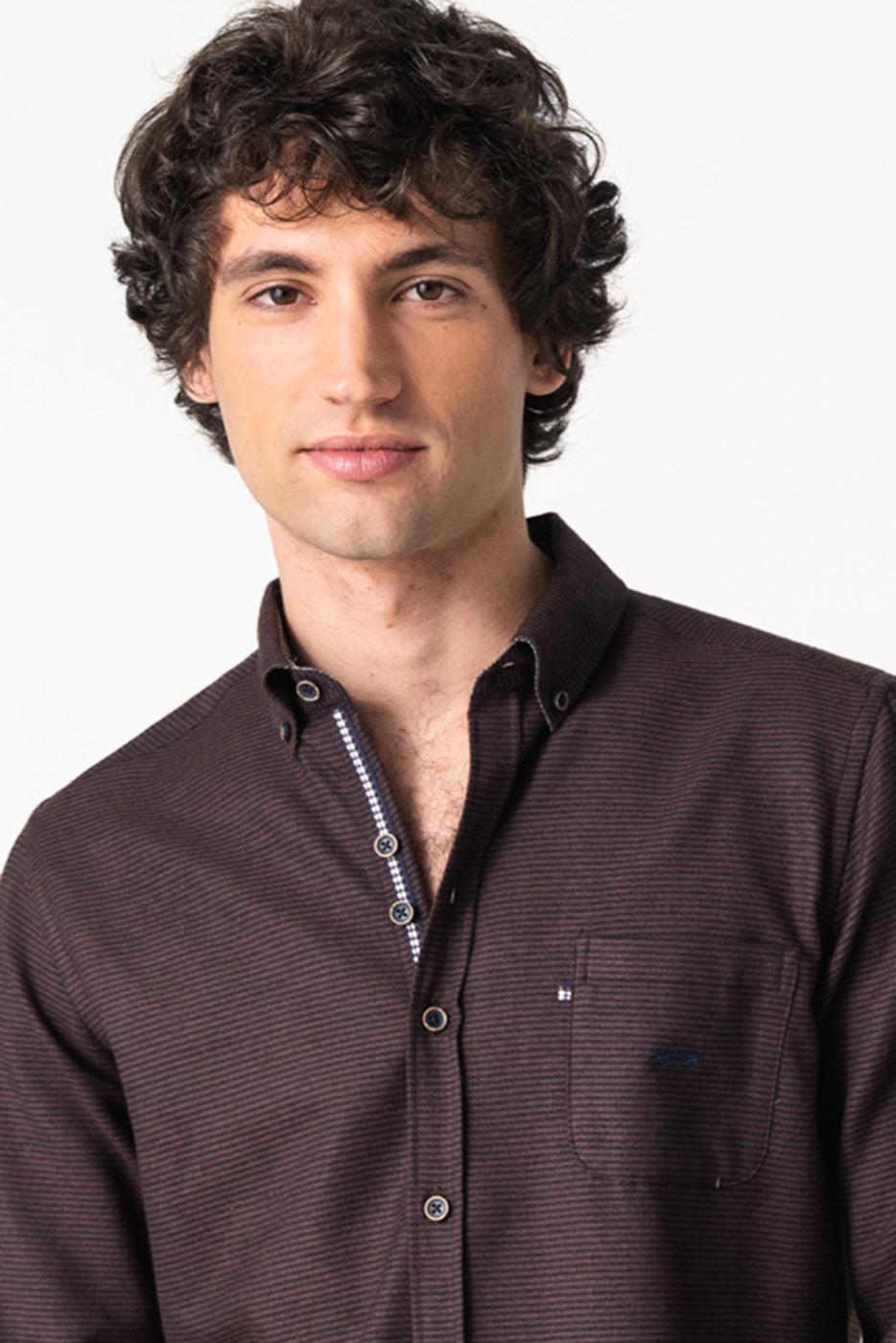 Camisa hombre con bolsillo marrón