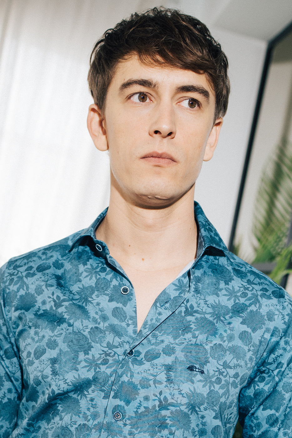 Camisa estampado flores azules slim fit 